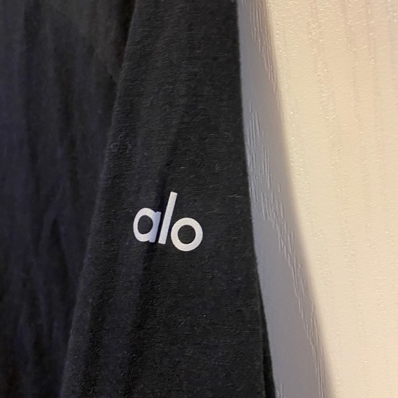 ALO Yoga Men’s “Triumph” Crewneck Long Sleeve Tee (L) - Picture 9 of 12